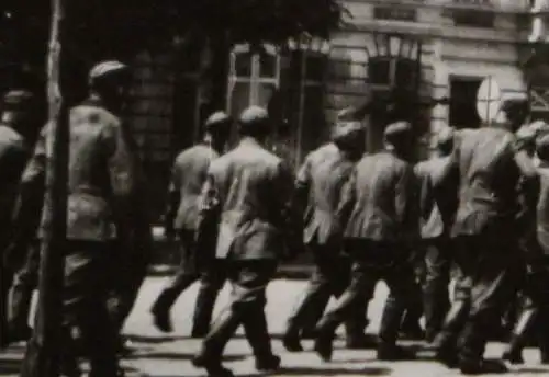 interessantes altes Foto - Treck deutscher Soldaten - Kriegsende ???