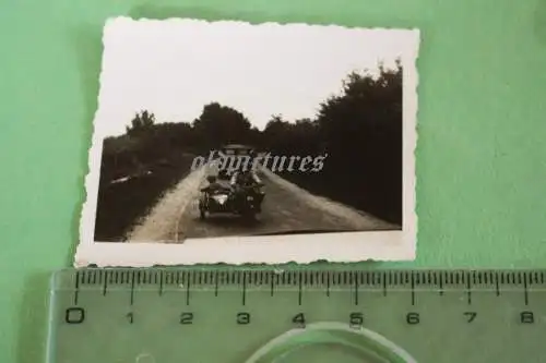 tolles altes Foto - Krad mit Beiwagen mit Div. / Regt.Abz. ??? auf Beiwagen 