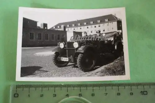 tolles altes Foto - Soldaten posieren mit Einheitswagen ? Regt.zeichen 