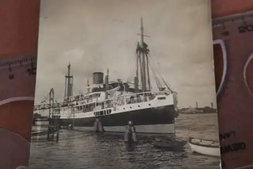 tolles altes Foto  Dampfschiff Merak ??  Ort ??