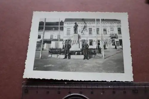 altes Foto - Ehrendenkmal Soldaten 1. Weltkrieg Bronzefigur Soldat - Ort ? Hotel