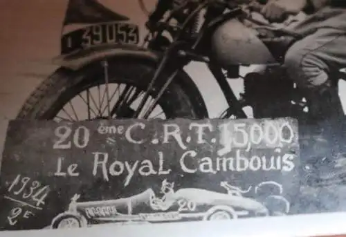 altes Foto frz. Soldaten mit Oldtimer Motorrad Peugeot - Le Royal Cambouis 1934