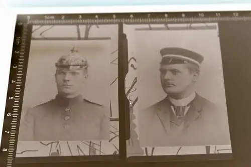 zwei tolle alte Negative - Mann und  Soldat mit Pickelhaube 