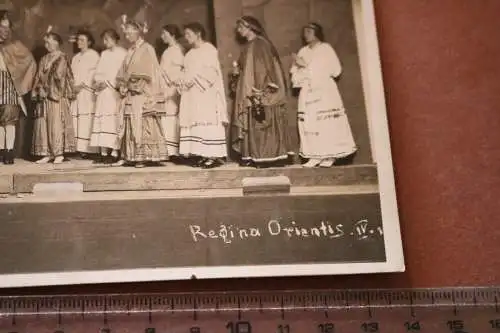 tolles altes Foto  - Theatergruppe spielen Regina Orientis - 1920-30 ??