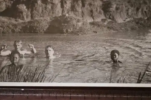 tolles altes Foto  - Personen am Baden - Kolonien Afrika - Alter ???