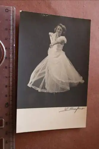 tolles altes Foto - Portrait einer hübschen Frau  Tänzerin ? Braut ?? 