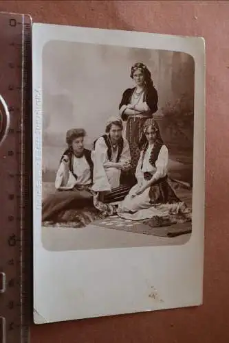 tolles altes Foto - vier hübsche Frauen in Tracht - Sinti-Roma ?? 1910-20 ?