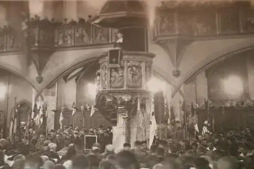 tolles altes Foto - Kirche - Kanzel - Gottesdienst - viele mit Fahnen o. Wimpel