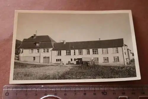 tolles altes Foto - Mit unbekanntes Gebäude - Ort ???  30-50er Jahre 