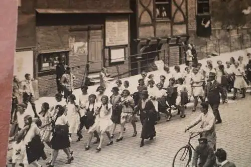 tolles altes Foto - Festumzug der Alexandrinen Schule - Coburg 20er Jahre