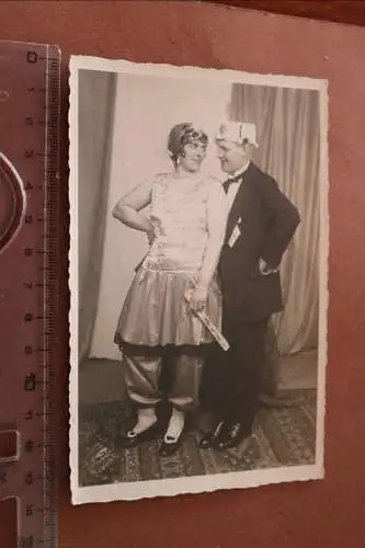 tolles altes Foto - Mann und Frau in Kostümen Fasching ?  Kiel 30er Jahre ?