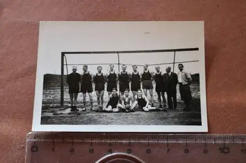 tolles altes Mannschaftsfoto - Fussball - Ort ??? 30-40er Jahre ?