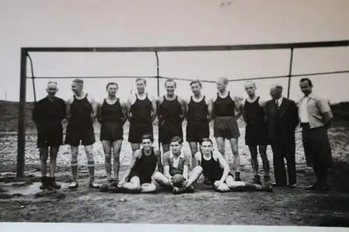 tolles altes Mannschaftsfoto - Fussball - Ort ??? 30-40er Jahre ?