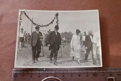 tolles altes Foto - zwei Herren im Anzug - Politker ??? Sportler Veranstaltung ?