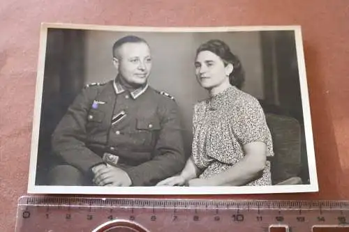 tolles altes Foto - Portait eines Soldaten mit Frau - Bünde - 30-40er Jahre