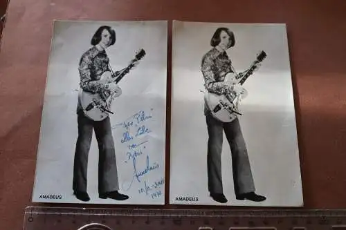 zwei alte Karten - Amadeus ? 1972 Gitarrist  eins original signiert 