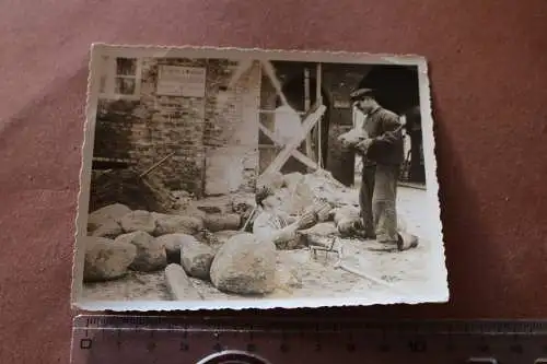 tolles altes Foto - Arbeiter bei der Arbeit Schild Schäffer & Walcker - Königsbe