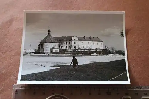 tolles altes Foto - mir unbekanntes Gebäude mit Kapelle - Ort ?? Alter ??