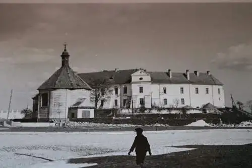 tolles altes Foto - mir unbekanntes Gebäude mit Kapelle - Ort ?? Alter ??