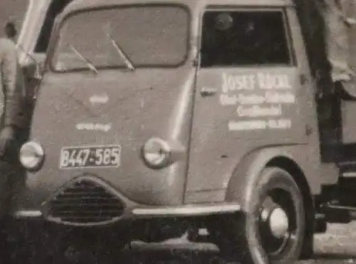 zwei tolle alte Fotos - Oldtimer LKW´s - Tempo Wiking u.andere  Regensburg 1956