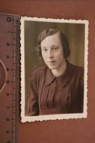 Tolles altes Foto - Portrait einer Frau - handcoloriert  30-50er Jahre ?