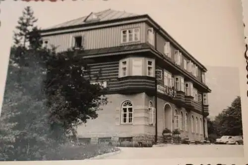 zwei alte Fotos  Alpský Hotel  50-60er Jahre