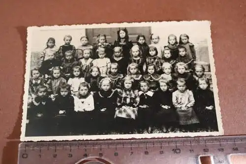 zwei tolle alte Schulklassen Fotos Mädchenschule - Ort ??  20-30er Jahre ??