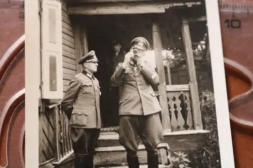 tolles altes Foto - Adjutant des O.B. Oblt. Himmel ?? mit Fotokamera 