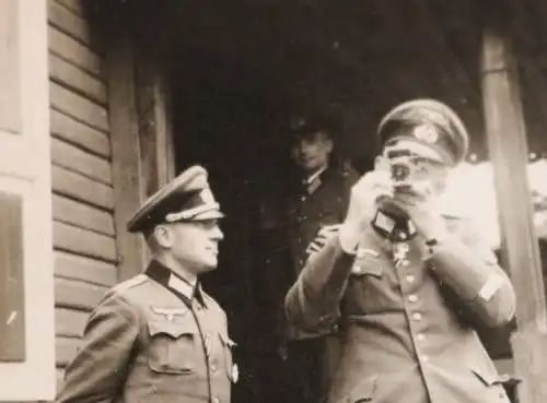tolles altes Foto - Adjutant des O.B. Oblt. Himmel ?? mit Fotokamera 