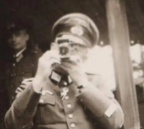 tolles altes Foto - Adjutant des O.B. Oblt. Himmel ?? mit Fotokamera 