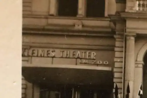 tolles altes Foto Eingang Kleines Theater im Zoo - Frankfurter Zoo 50er Jahre ??