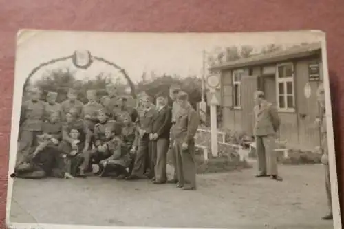 tolles altes Gruppenfoto - Soldaten - Radnalogorska Bordesholm 1946 ???