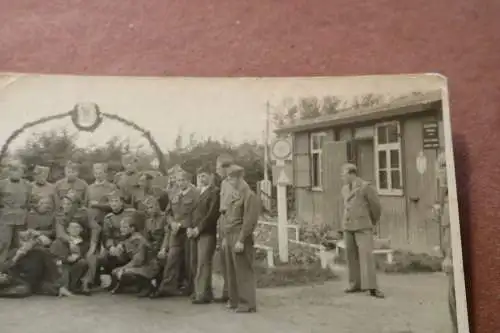 tolles altes Gruppenfoto - Soldaten - Radnalogorska Bordesholm 1946 ???