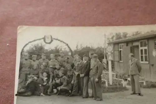 tolles altes Gruppenfoto - Soldaten - Radnalogorska Bordesholm 1946 ???