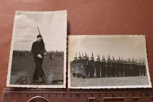 zwei tolle alte Fotos - Matrosen Besatzung beim Infanteriedienst 