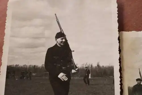 zwei tolle alte Fotos - Matrosen Besatzung beim Infanteriedienst