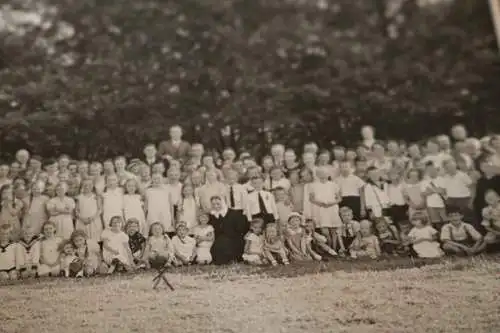 tolles altes Foto - Gruppenfoto viele Kinder , Erwachsene - 30-40er Jahre ?