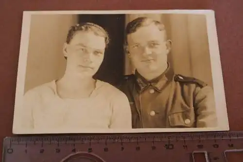 tolles altes Foto - Portrait Soldat mit Frau 