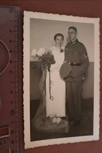tolles altes Foto - Portrait Soldat mit Frau - Hochzeit 