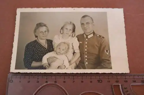 Tolles altes Foto - Portrait Soldat mit Familie