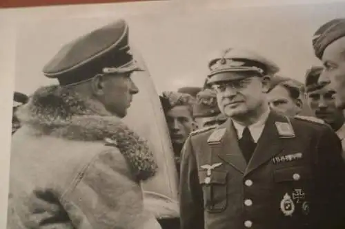 tolles altes Foto - Werner Mölders im Gespräch mit Soldaten, General ?