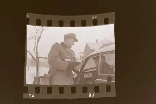 tolles altes Negativ - Polizist  DDR ?  Personalkontrolle - 50-60er Jahre