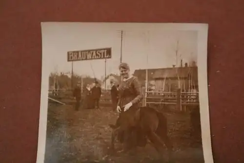 zwei tolle alte Fotos Personen Schild Bräuwastl. - Garmisch-Partenkirchen ? 20er