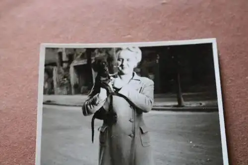 tolles altes Foto - Frau  mit Dackel  Teckel -  30-50er Jahre ?