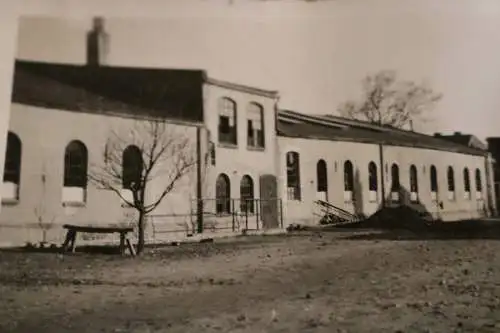 tolles altes Foto - Gebäude irgendwo in Russland 1942