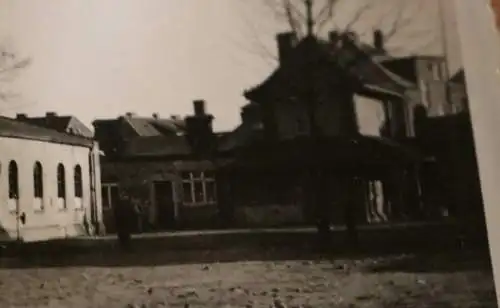 tolles altes Foto - Gebäude irgendwo in Russland 1942