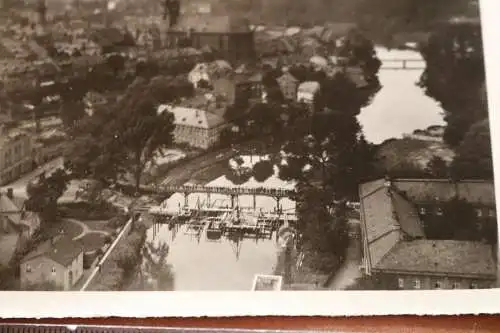 tolles altes Foto -. mir unbekannte Stadt - Brücke - Kirche mit Zwilligstürme