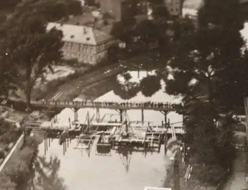 tolles altes Foto -. mir unbekannte Stadt - Brücke - Kirche mit Zwilligstürme 