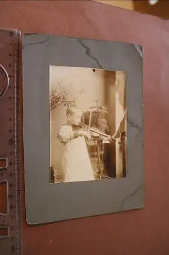 Tolles altes  Foto auf Pappe - Portrait kleiner Junge  mit Geige 1900-20