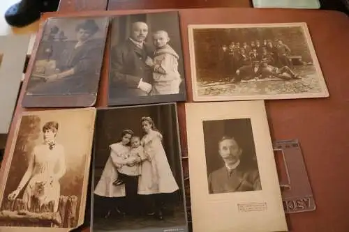 57 tolle alte Pappfotos , CDV´s , Kabinettfotos - vers. Fotografen Orte